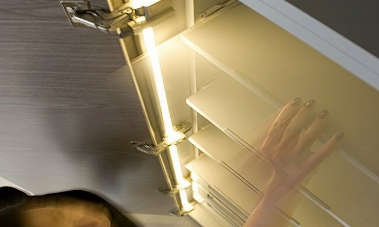 Делаем светодиодную подсветку полок в шкафу - Сам электрик